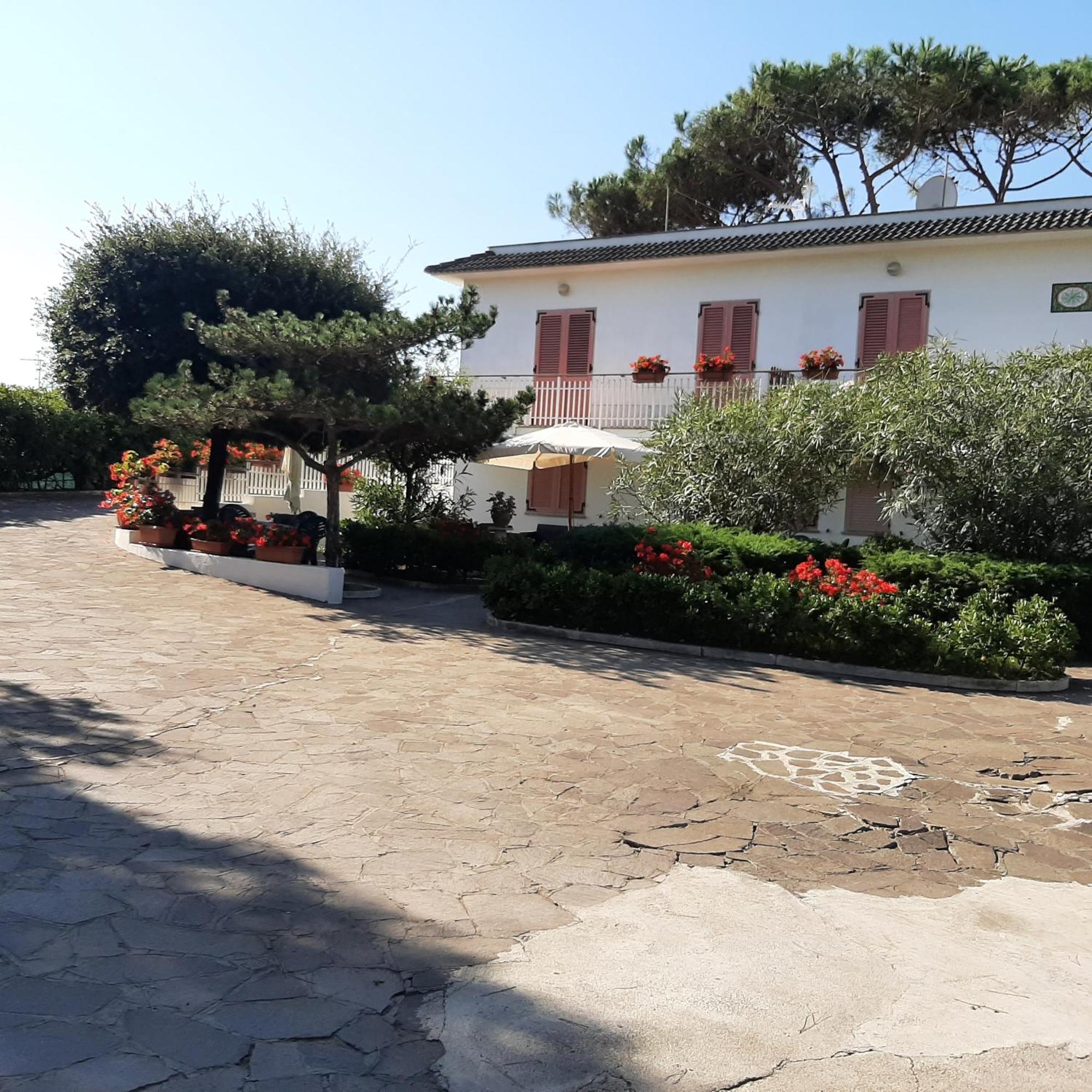 Appartamento In Villa Valentini, Fronte Mare, Giardino E Parcheggio Privato, Wifi, Dotato Di Tutti I Confort, Nel Golfo Di Gaeta Minturno Exterior foto
